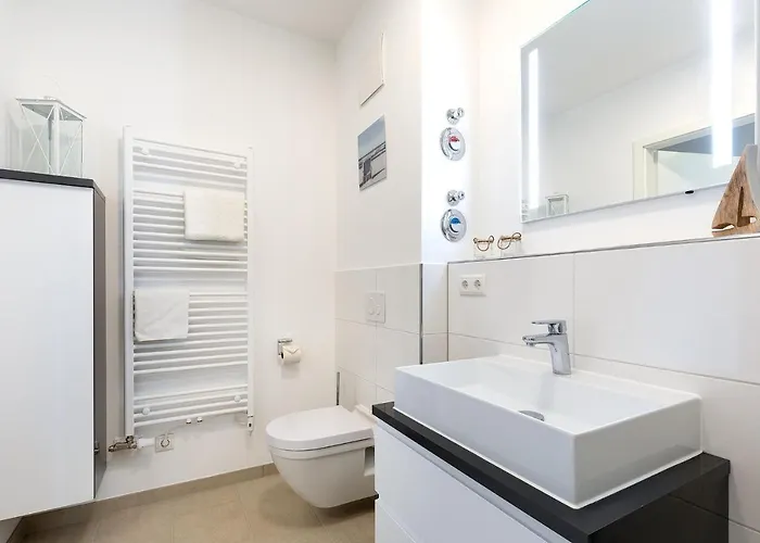 Ostseeallee Ostseeallee 3-22 شقة 4*